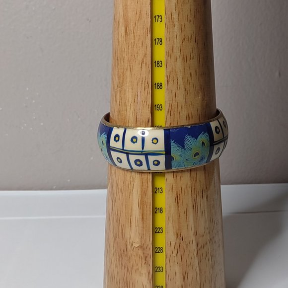 Vintage Bangle With Feathers - Picture 12 of 13